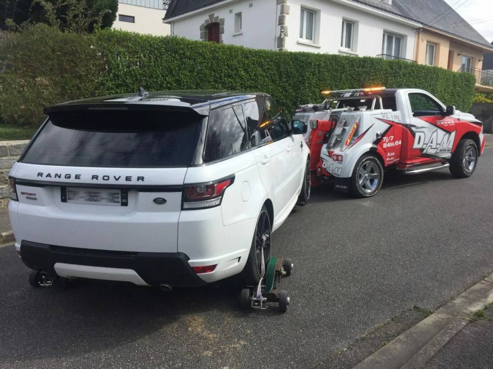 Panne automobile à Pleyben